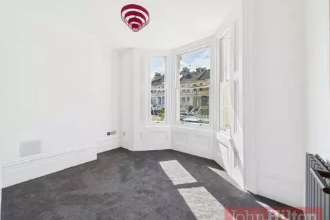 1 bedroom ground floor flat for sale - View 5