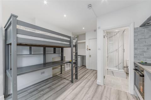 Studio to rent, Warwick Road, London, SW5