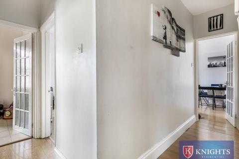 1 bedroom apartment for sale, Aldermans Hill , Palmers Green , London, N13