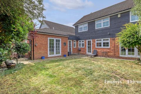3 Badgers Mount, Orsett, Grays, RM16 3JB