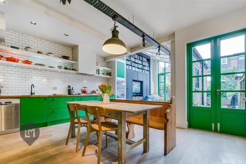 67 Replingham Road, London, SW18 5LU