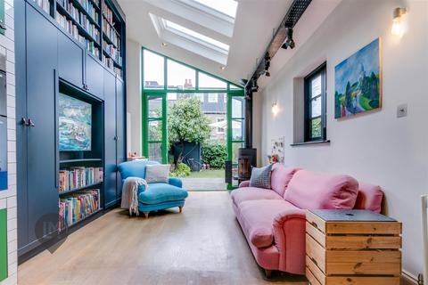 67 Replingham Road, London, SW18 5LU