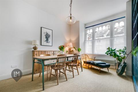67 Replingham Road, London, SW18 5LU
