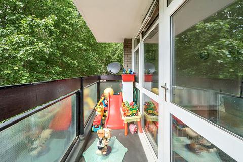 2 bedroom apartment for sale, Dickens Estate, London