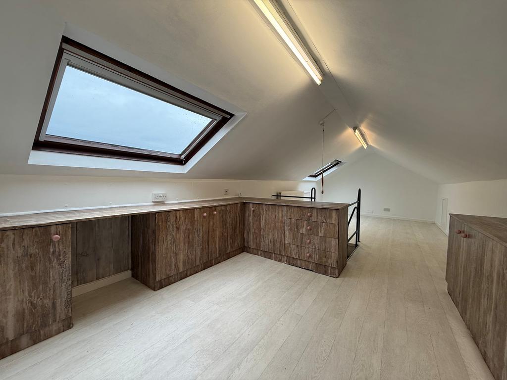 67 Woodsmoor lane NEW 4.jpg