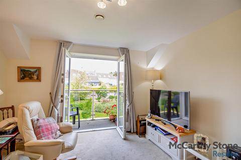2 bedroom apartment for sale, Bangor Road, Benllech, Tyn-y-Gongl, Anglesey, Gwynedd, LL74 8TF