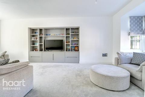 4 bedroom detached house for sale, Kingsborough Drive, Eastchurch