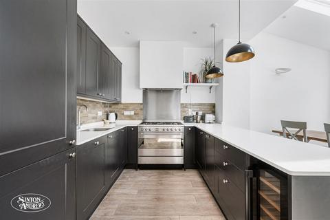 43 Balfour Road, London, W13 9TN