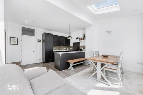 43 Balfour Road, London, W13 9TN