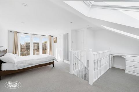 43 Balfour Road, London, W13 9TN