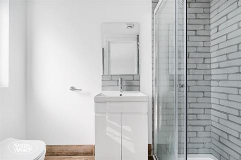 43 Balfour Road, London, W13 9TN