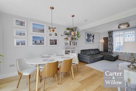 4 bedroom end of terrace house for sale, Sheppey Road, Essex