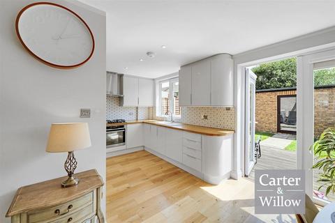 4 bedroom end of terrace house for sale, Sheppey Road, Essex