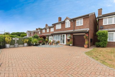 8 Dovestone, Wilnecote, Tamworth, B77 4PB