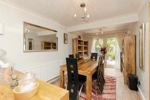 8 Dovestone, Wilnecote, Tamworth, B77 4PB