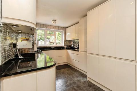 8 Dovestone, Wilnecote, Tamworth, B77 4PB