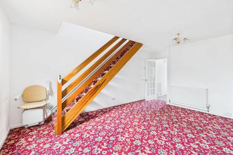 16 The Conifers, Gloucester, GL1 4LP