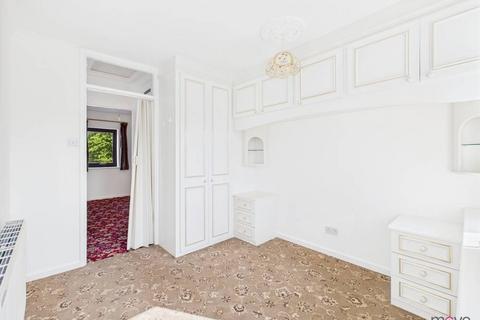 16 The Conifers, Gloucester, GL1 4LP