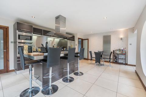 2 North Drive, Littleton, Winchester, SO22 6QA
