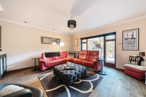 2 North Drive, Littleton, Winchester, SO22 6QA