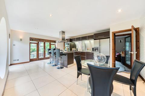 2 North Drive, Littleton, Winchester, SO22 6QA