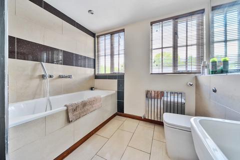2 North Drive, Littleton, Winchester, SO22 6QA