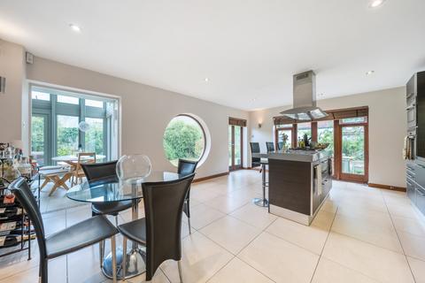 2 North Drive, Littleton, Winchester, SO22 6QA