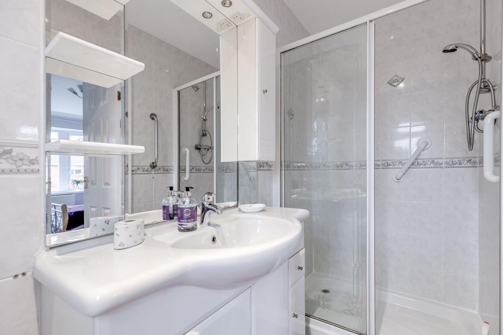 En-Suite Bathroom