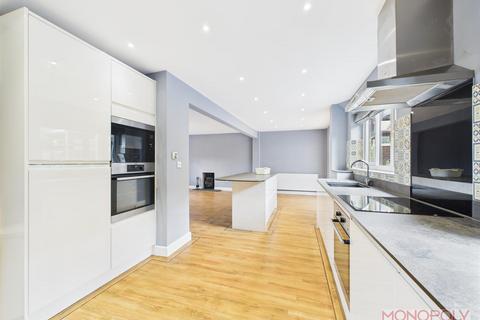 4 bedroom detached house for sale, Arenig Close, WREXHAM