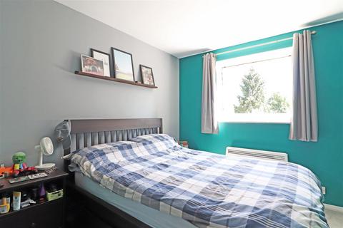 1 bedroom flat for sale, Lyndale Road, Redhill