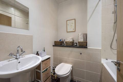 2 bedroom flat to rent, Merton Road, Wandsworth, London, SW18