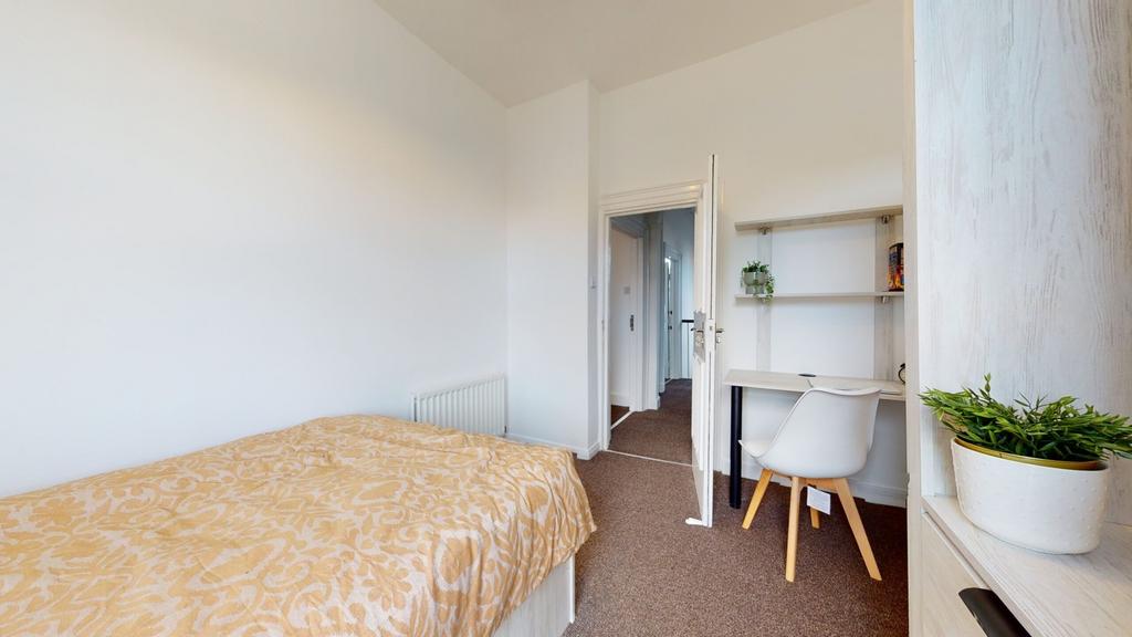 A cozy and inviting double bedroom featuring a ...