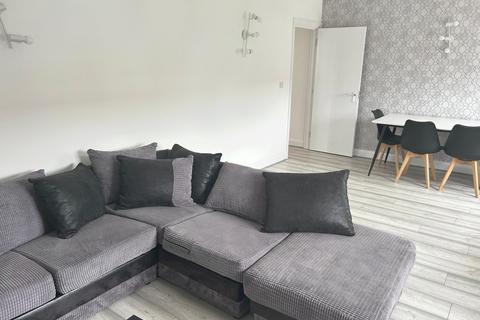2 bedroom flat to rent, Darkes Lane, Potters Bar, EN6