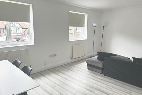 2 bedroom flat to rent, Darkes Lane, Potters Bar, EN6