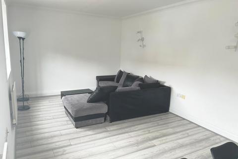 2 bedroom flat to rent, Darkes Lane, Potters Bar, EN6