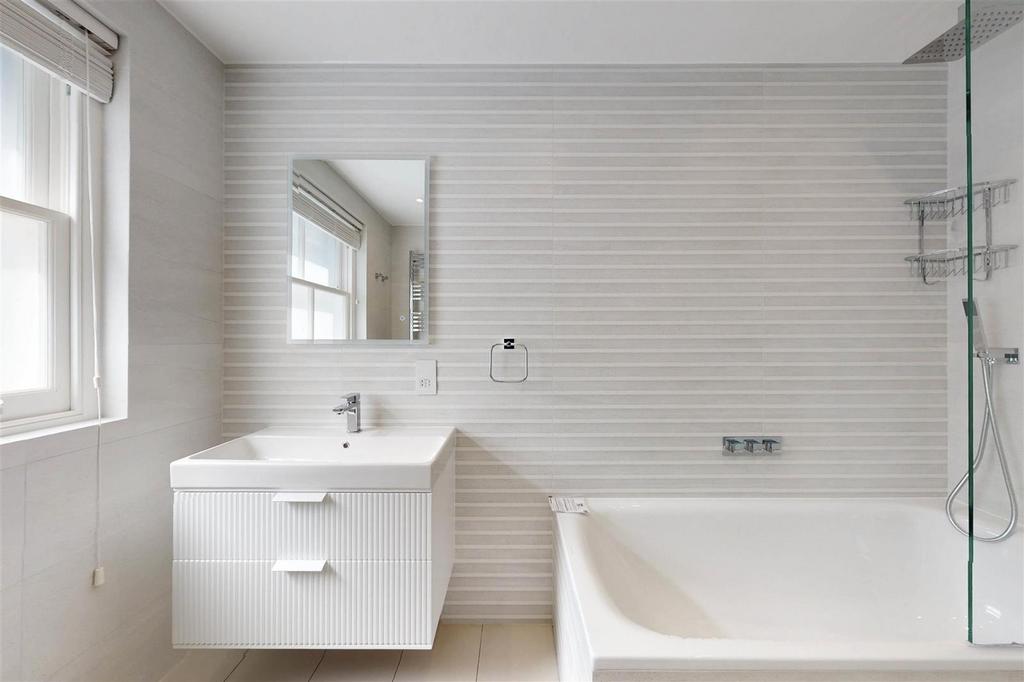 En-suite bathroom