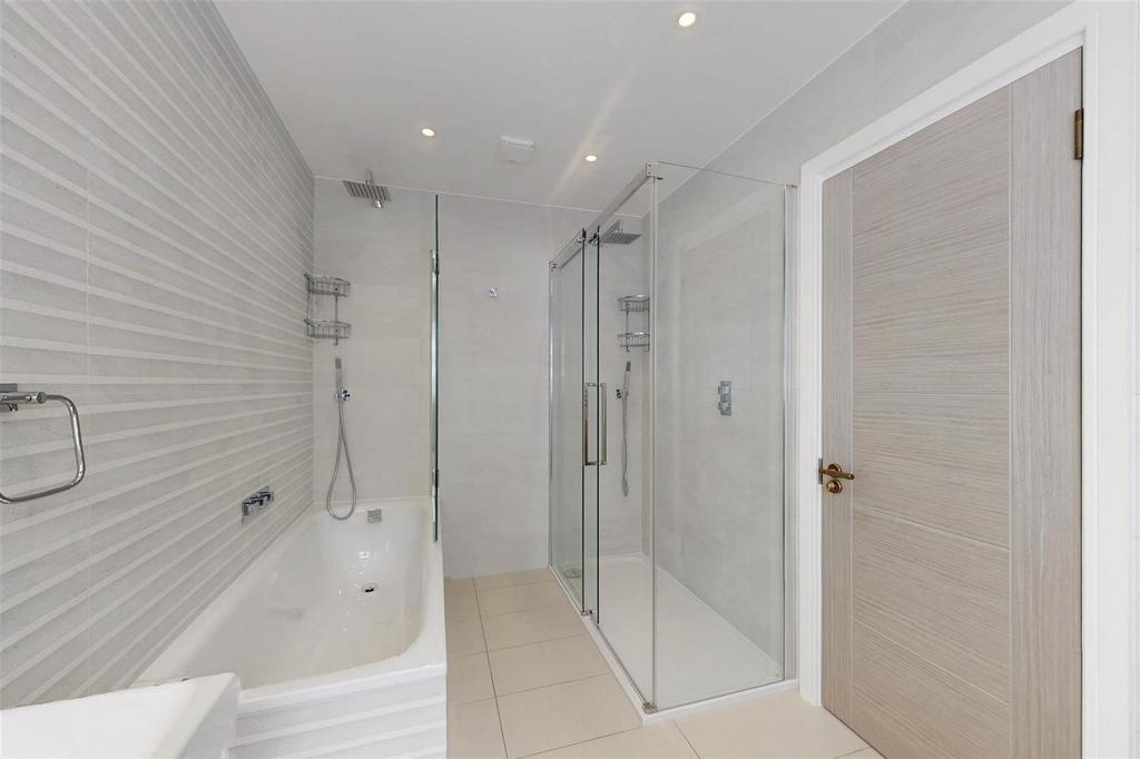 En-suite bathroom
