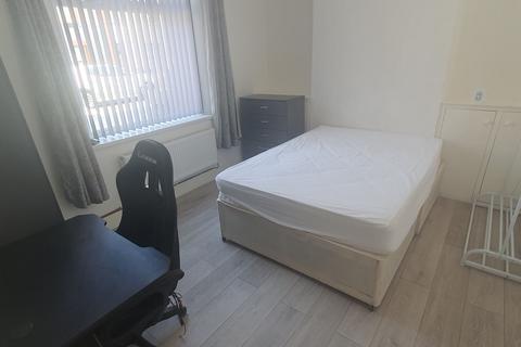 4 bedroom house to rent, 28 Bertram Steet