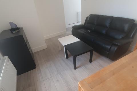 4 bedroom house to rent, 28 Bertram Steet