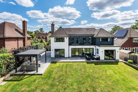 4 Fiona Close, Bookham, Leatherhead, KT23 3JU