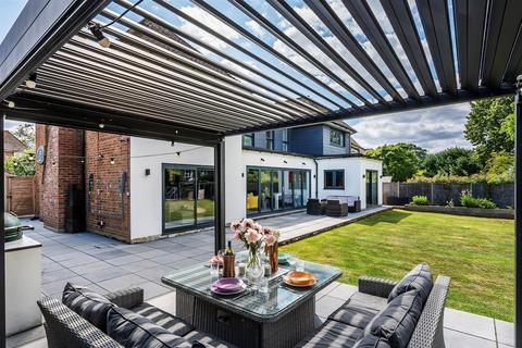 4 Fiona Close, Bookham, Leatherhead, KT23 3JU