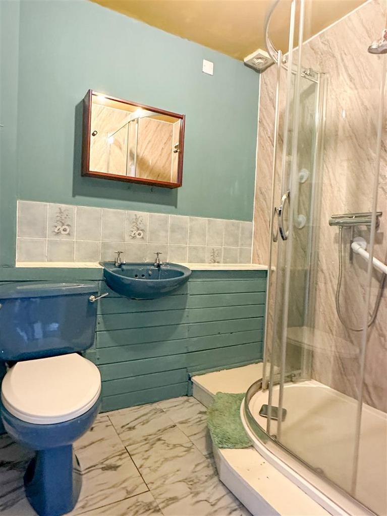 Bathroom 1.jpg
