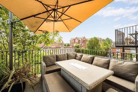 37 Spencer Road, London, W3 6DW