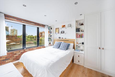 37 Spencer Road, London, W3 6DW