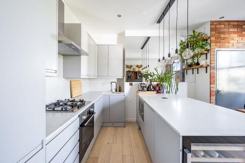 37 Spencer Road, London, W3 6DW