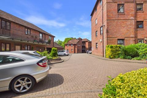 1 bedroom apartment for sale, Town Bridge Court, Chesham, Buckinghamshire, HP5