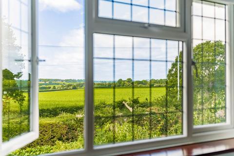 5 bedroom detached house for sale, Drayton High Road, Drayton