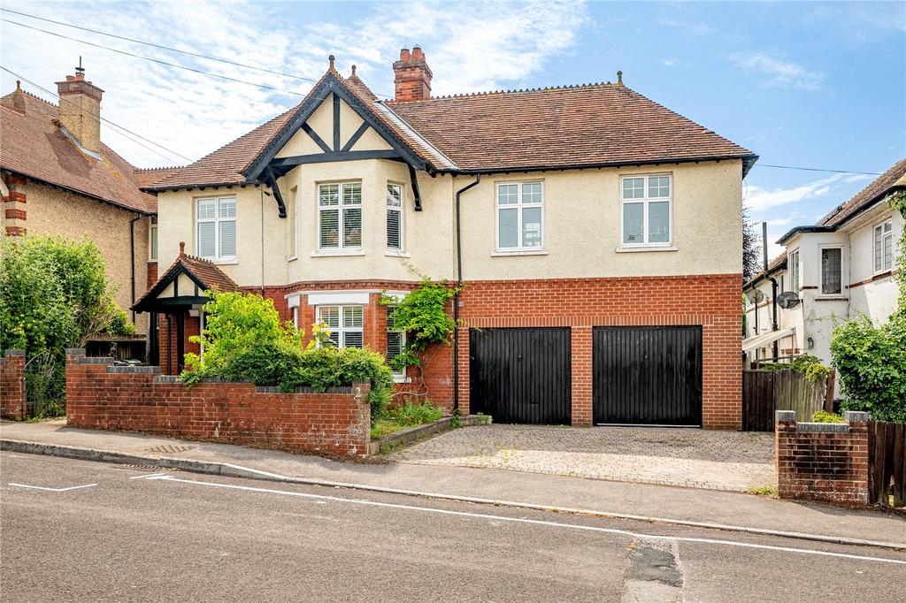 2 Moberly Road