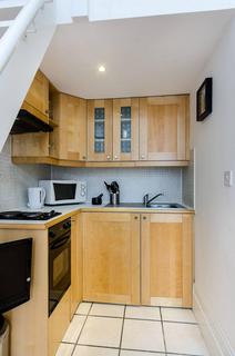 Studio to rent, Claverton Street, Pimlico, London, SW1V