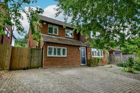 2 Archer Close, Kings Langley, WD4 9HF